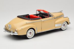 Chevrolet Deluxe Cabriolet Beige Eagle Collectibles 1:18 3022518 Pressofusione — immagine 3 di 8