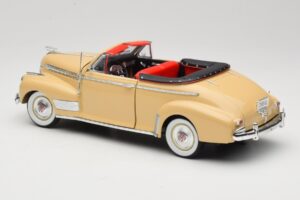 Chevrolet Deluxe Cabriolet Beige Eagle Collectibles 1:18 3022518 Pressofusione — immagine 7 di 8
