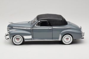 Chevrolet Deluxe Cabriolet Con Capote Grigio Eagles Race 1:18 7497276 Pressofusione — immagine 4 di 8