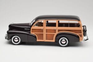 Chevrolet Fleetmaster Woody Nero & Wood Panels Maisto 1:18 43697545B Pressofusione — immagine 4 di 8