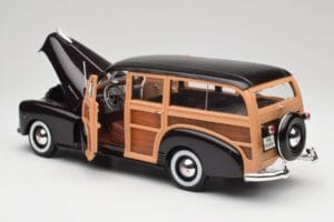 Chevrolet Fleetmaster Woody Nero & Wood Panels Maisto 1:18 43697545B Pressofusione — immagine 5 di 8
