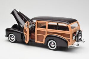 Chevrolet Fleetmaster Woody Marrone Maisto 1:18 36854 Pressofusione — immagine 5 di 8