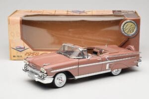 Chevrolet Impala Cabriolet Marrone Motormax 1:18 73112 Pressofusione — immagine 8 di 8