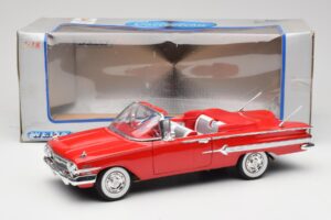 Chevrolet Impala Cabriolet Rosso Welly 1:18 9864W Pressofusione — immagine 8 di 8