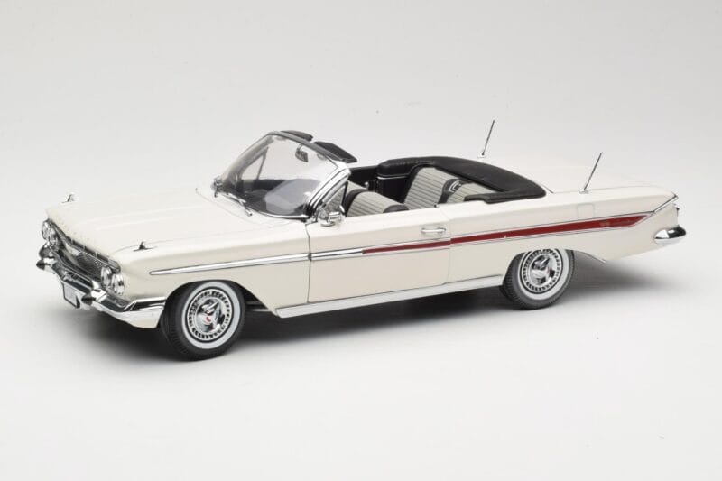 Chevrolet Impala Cabriolet Bianco Sun Star 1:18 3405 Pressofusione