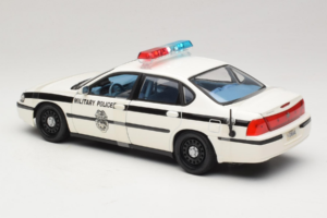 Chevrolet Impala Military Police Maisto 1:18 36611 Pressofusione — immagine 5 di 6