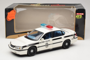 Chevrolet Impala Military Police Maisto 1:18 36611 Pressofusione — immagine 6 di 6