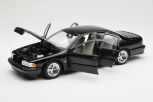 Chevrolet Impala SS Nero AUTOart 1:18 71091 Pressofusione — immagine 2 di 8