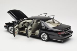 Chevrolet Impala SS Nero AUTOart 1:18 71091 Pressofusione — immagine 5 di 8