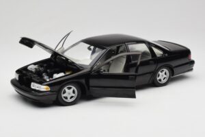 Chevrolet Impala SS Nero UT Models 1:18 21031 Pressofusione — immagine 2 di 8