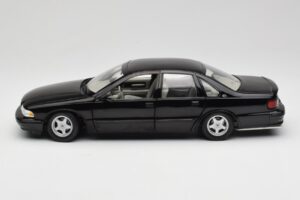 Chevrolet Impala SS Nero UT Models 1:18 21031 Pressofusione — immagine 4 di 8