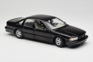 Chevrolet Impala SS Nero UT Models 1:18 21031 Pressofusione — immagine 6 di 8
