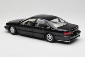 Chevrolet Impala SS Nero UT Models 1:18 21031 Pressofusione — immagine 7 di 8
