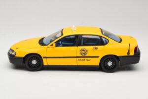 Chevrolet Impala Taxi Maisto 1:18 36617 Pressofusione — immagine 4 di 8