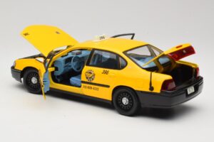 Chevrolet Impala Taxi Maisto 1:18 36617 Pressofusione — immagine 5 di 8