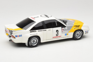 Opel Manta 400 Group B Rally Tour de Corse 1984 Con Chevrolet G30 Van di Assistenza Otto 1:18 OT491 Resina — immagine 11 di 13