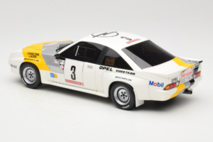 Opel Manta 400 Group B Rally Tour de Corse 1984 Con Chevrolet G30 Van di Assistenza Otto 1:18 OT491 Resina — immagine 12 di 13