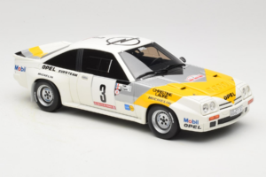 Opel Manta 400 Group B Rally Tour de Corse 1984 Con Chevrolet G30 Van di Assistenza Otto 1:18 OT491 Resina — immagine 13 di 13
