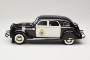 Chrysler Airflow Auto della Polizia Signature Models 1:18 CCSM01 Pressofusione — immagine 3 di 6