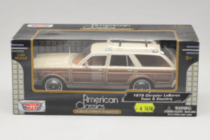 Chrysler LeBaron Town & Country Beige Motormax 1:24 MM7331BG Pressofusione