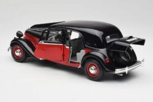 Citroen 15CV 6 Cyl Nero & Rosso Valmy Maisto 1:18 56009 Pressofusione — immagine 5 di 8