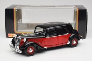 Citroen 15CV 6 Cyl Nero & Rosso Valmy Maisto 1:18 56009 Pressofusione — immagine 8 di 8
