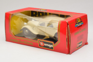 Citroen 15CV Traction Avant Beige Bburago 1:24 1501-B1 Pressofusione — immagine 3 di 3
