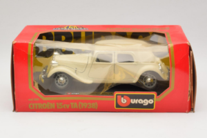 Citroen 15CV Traction Avant Beige Bburago 1:24 1501-B1 Pressofusione