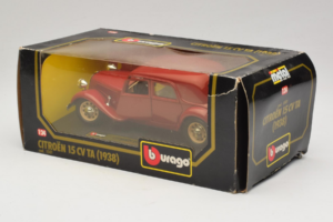 Citroen 15CV TA Rosso Bburago 1:24 1501 Pressofusione — immagine 3 di 3