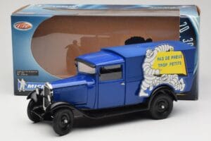 Citroen C4 F Pas de Pneus Trop Petit Blu Solido 1:18 151235-00 Pressofusione — immagine 8 di 8