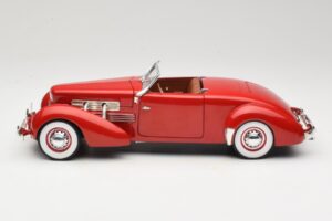 Cord 812 Cabriolet Rosso American Muscle 1:18 32158 Pressofusione — immagine 4 di 8