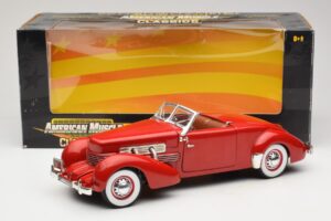 Cord 812 Cabriolet Rosso American Muscle 1:18 32158 Pressofusione — immagine 8 di 8
