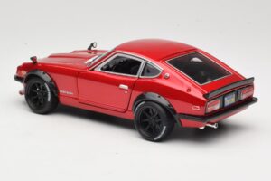 Datsun 240Z S30 Rosso Maisto 1:18 32611 Pressofusione — immagine 7 di 8