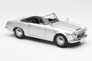 Datsun Fairlady 2000 SR311 Roadster Argento AUTOart 1:18 77432 Pressofusione — immagine 6 di 8