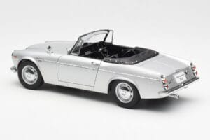 Datsun Fairlady 2000 SR311 Roadster Argento AUTOart 1:18 77432 Pressofusione — immagine 7 di 8