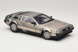 DeLorean DMC-12 Argento Sun Star 1:18 2703 Pressofusione — immagine 4 di 6