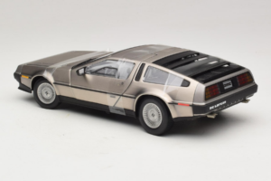 DeLorean DMC-12 Argento Sun Star 1:18 2703 Pressofusione — immagine 5 di 6
