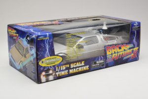 DeLorean DMC-12 Time Machine Back to the Future II Diamond 1:15 210123 Pressofusione — immagine 2 di 3