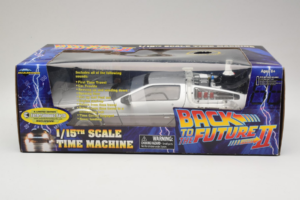 DeLorean DMC-12 Time Machine Back to the Future II Diamond 1:15 210123 Pressofusione