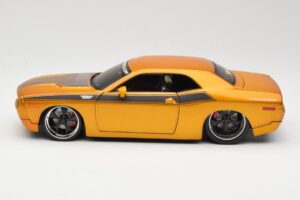 Dodge Challenger Concept Oro Maisto 1:18 31320 Pressofusione — immagine 4 di 8
