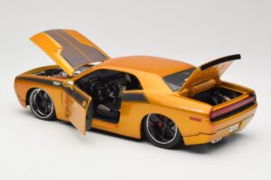 Dodge Challenger Concept Oro Maisto 1:18 31320 Pressofusione — immagine 5 di 8