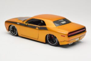 Dodge Challenger Concept Oro Maisto 1:18 31320 Pressofusione — immagine 7 di 8