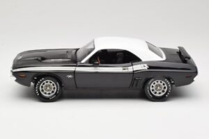 Dodge Challenger R/T Nero & Bianco ERTL 1:18 36549 Pressofusione — immagine 4 di 8
