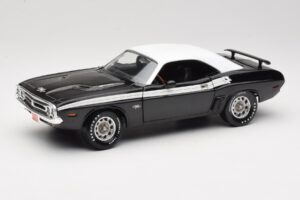Dodge Challenger R/T Nero & Bianco ERTL 1:18 36549 Pressofusione