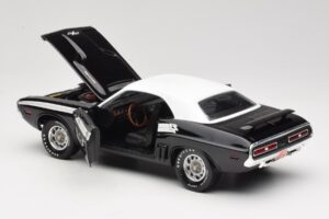 Dodge Challenger R/T Nero & Bianco ERTL 1:18 36549 Pressofusione — immagine 5 di 8