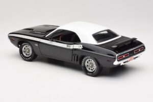 Dodge Challenger R/T Nero & Bianco ERTL 1:18 36549 Pressofusione — immagine 7 di 8