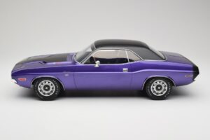 Dodge Challenger R/T Plum Crazy Otto 1:12 G083 Resina — immagine 3 di 6