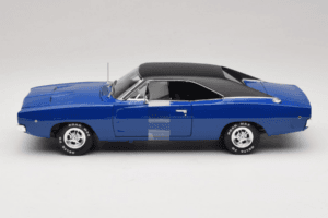 Dodge Charger Christine Auto da Film Auto World 1:18 AWSS111/06 Pressofusione — immagine 4 di 8