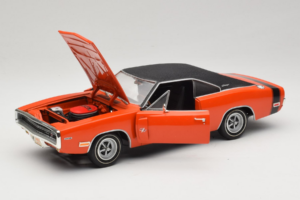 Dodge Charger R/T Arancione & Nero American Muscle 1:18 39314 Pressofusione — immagine 2 di 8