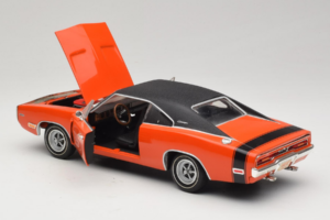 Dodge Charger R/T Arancione & Nero American Muscle 1:18 39314 Pressofusione — immagine 5 di 8